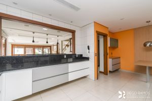 Image 23 - 203297