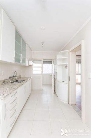Image 17 - 203400