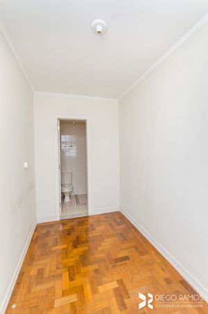 Image 22 - 203400