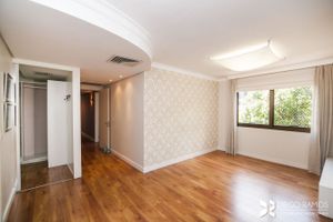 Image 13 - 203405