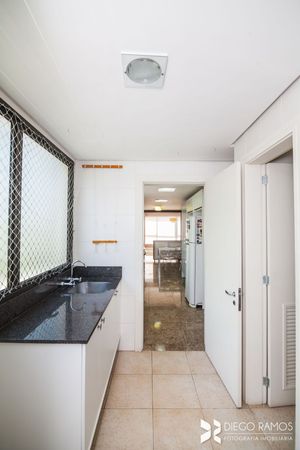Image 41 - 203405