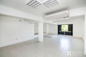 Image 29 - 203603