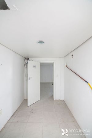 Image 33 - 203603