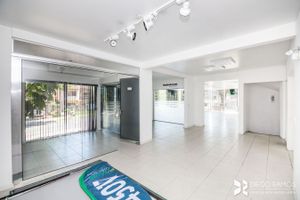Image 41 - 203603