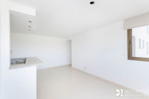 Image 4 - 203707