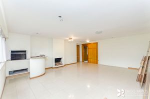 Image 2 - 203721