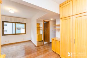 Image 10 - 203721