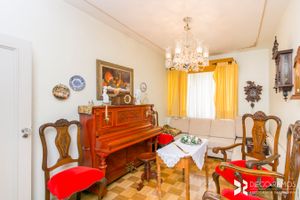 Image 10 - 203743