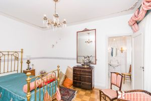 Image 15 - 203743