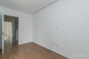 Image 11 - 203829