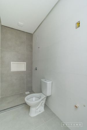 Image 22 - 203829