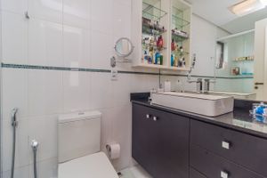 Image 13 - 203850