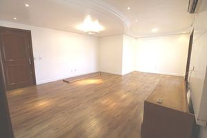 Image 3 - 203932