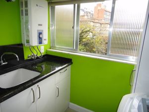 Image 7 - 203945