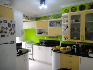 Image 6 - 203945
