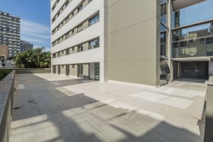 Image 10 - 203988