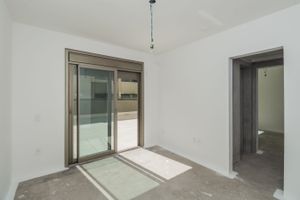 Image 17 - 203988
