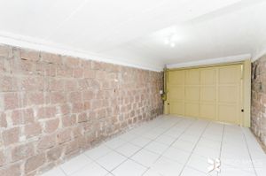 Image 33 - 204038