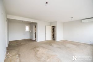 Image 3 - 204291