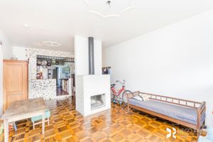 Image 4 - 204302