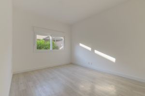 Image 3 - 204306