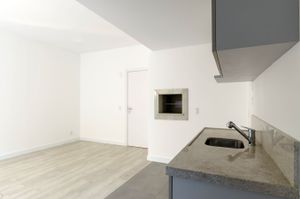 Image 20 - 204306