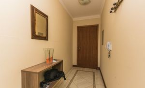 Image 4 - 204379