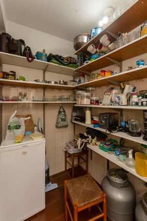 Image 11 - 204400