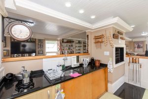 Image 15 - 204400