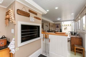 Image 17 - 204400
