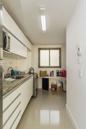 Image 21 - 204420