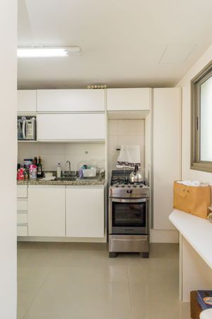 Image 22 - 204420