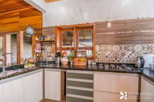 Image 25 - 204582