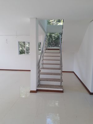 Image 4 - 204818