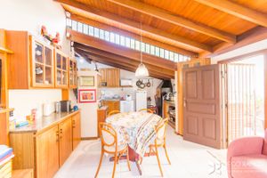 Image 34 - 204887