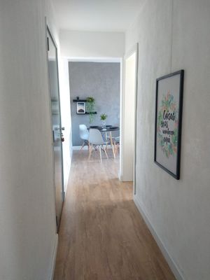Image 11 - 204936