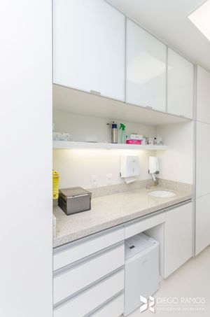 Image 3 - 205000