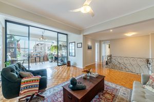 Image 35 - 205013