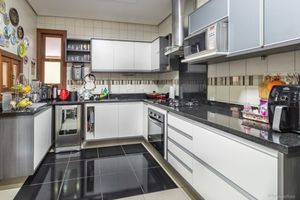 Image 13 - 205130