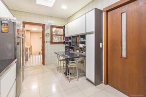 Image 12 - 205130