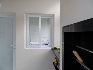 Image 19 - 205210