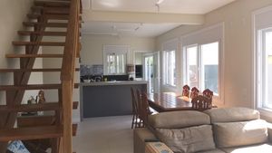 Image 22 - 205210