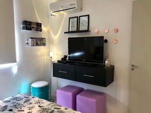 Image 11 - 205305
