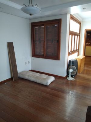 Image 10 - 205377