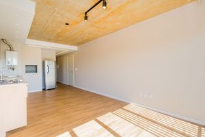 Image 3 - 205552