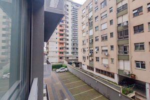 Image 52 - 205600