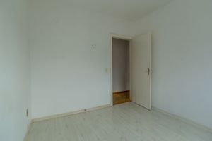 Image 13 - 205615