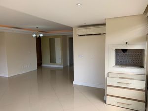 Image 3 - 205699