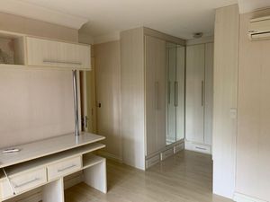 Image 18 - 205699