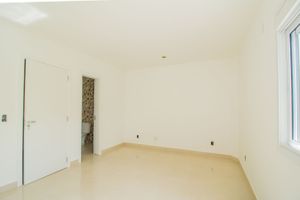 Image 15 - 205716